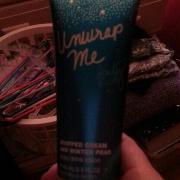 Victoria's secret unwrap me lotion