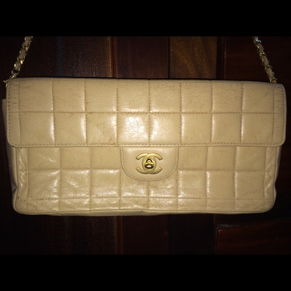 SOLD! Chanel Beige Quilted Shoulder Bag - Picture 2 of 4