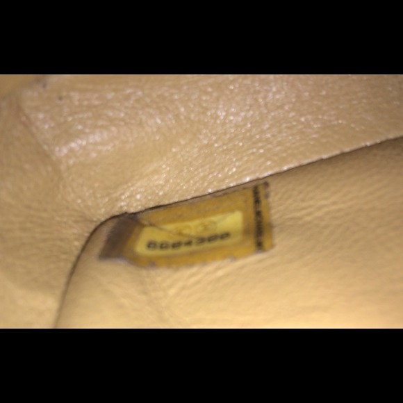 SOLD! Chanel Beige Quilted Shoulder Bag - Picture 4 of 4