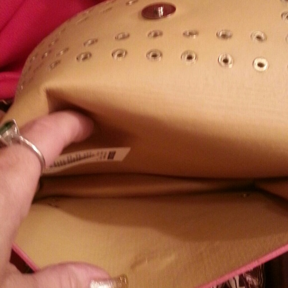 Gifted BRIGHT PINK SHOULDER PURSE - Picture 2 of 3