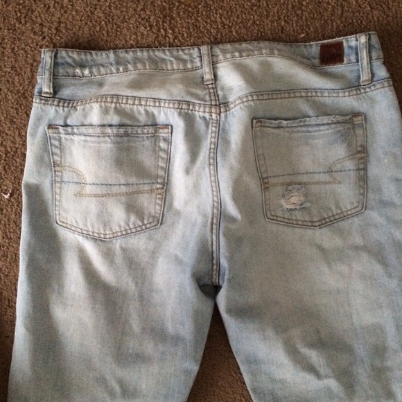 💢SOLD💢AE Boyfriend Destroyed Ankle Jeans - Picture 2 of 3