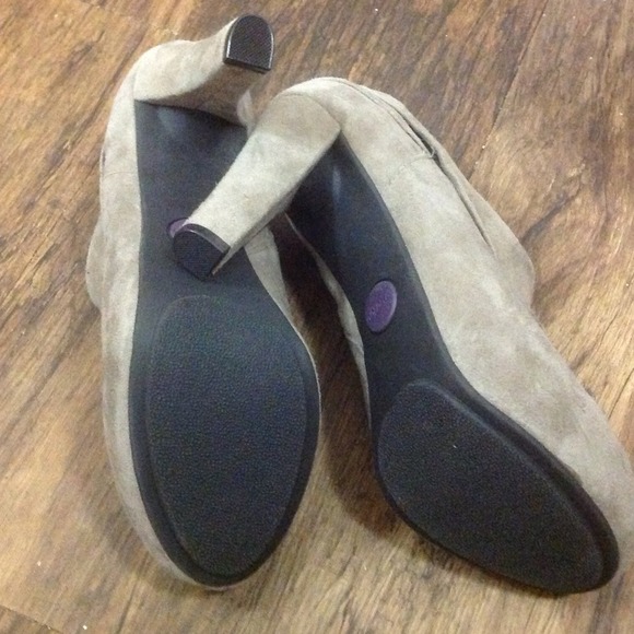 Grey suede me Too booties - Picture 2 of 3