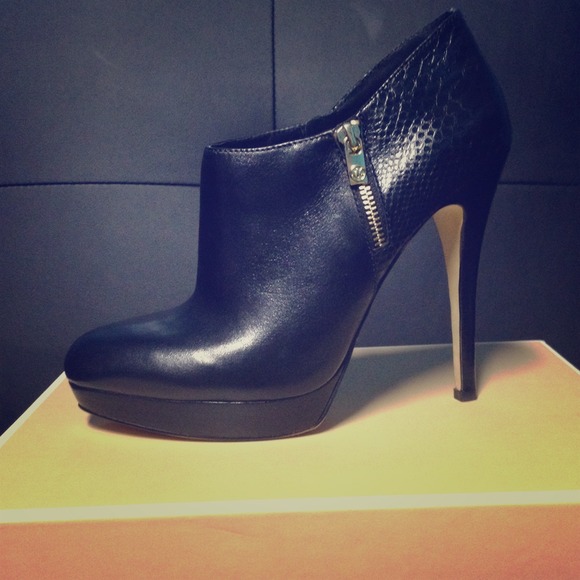 Michael Kors women's York bootie