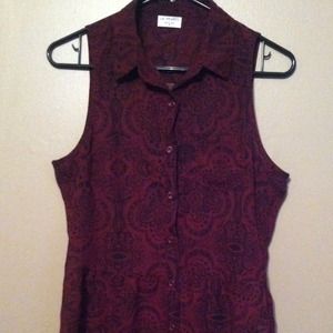 ❤️❤️Adorable red and black paisley printed top!❤️