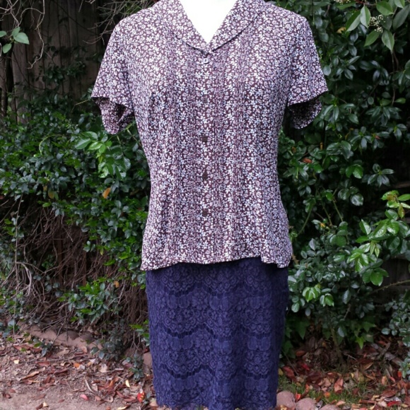 💙 ☆HP☆ Forever 21 Navy Lace Skirt - Picture 2 of 4