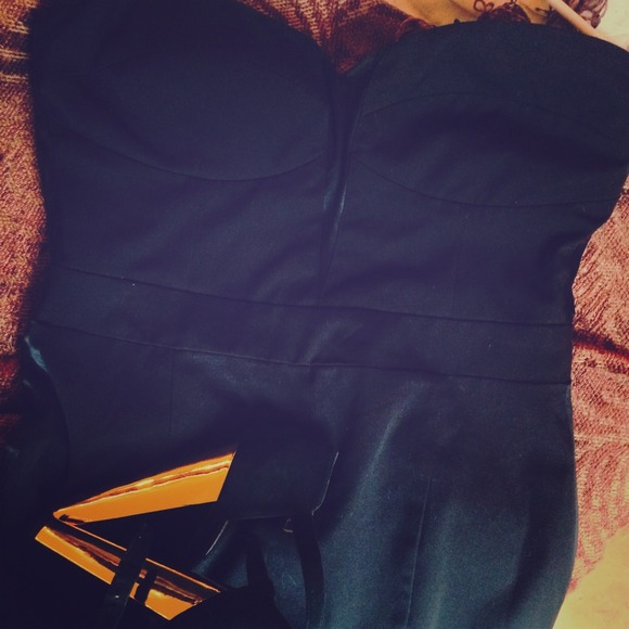 ❤️🔥Sexy black strapless BEBE dress😻