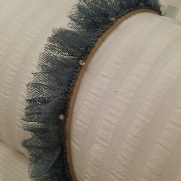 YAYA Grey tulle fringe headband (handmade) - Picture 3 of 3