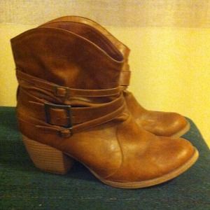 Light brown strappy ankle boots.