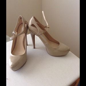 🎈✨HOST PICK✨ Platform nude heels.