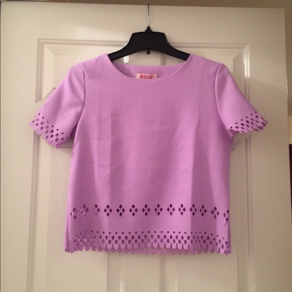 Trendy pastel cutout top