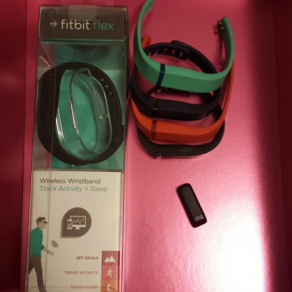 **FIRM** Fitbit Flex activity tracker + accessory