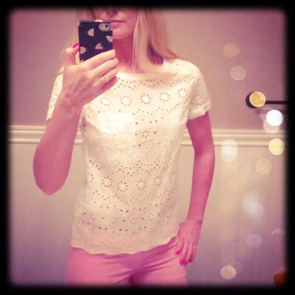Abercrombie & Fitch Tops - 🚫SOLD in bundle🚫White eyelet top A&F