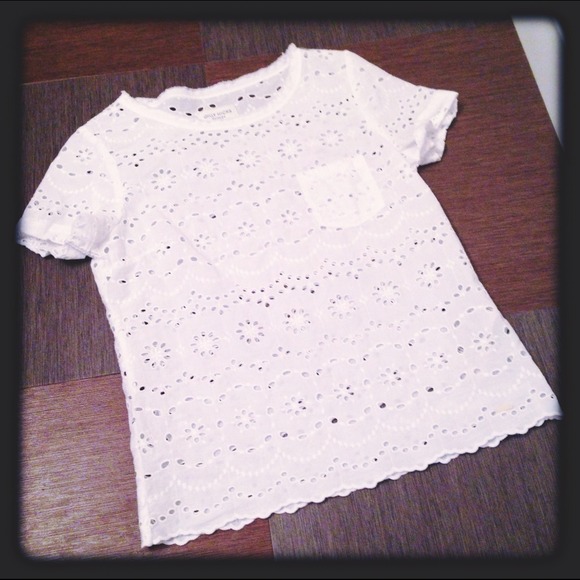 🚫SOLD in bundle🚫White eyelet top A&F - Picture 2 of 4