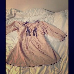 Adorable lightweight tan/black top