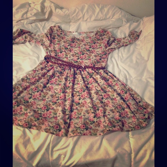 Fun floral top, never worn!
