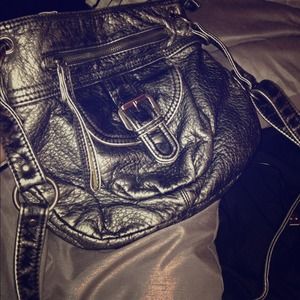 Cross body purse!! With lots of storage spots!