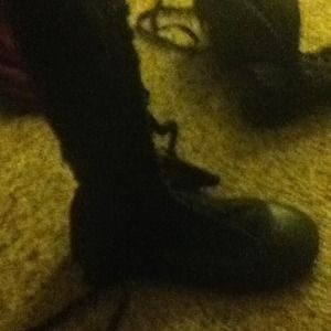 Black converse boots.