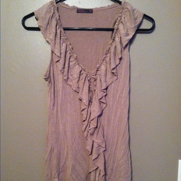 Ruffled front tank top! 👍💕 - Picture 1 of 3