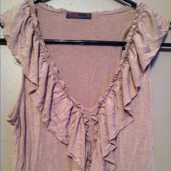 Ruffled front tank top! 👍💕 - Picture 2 of 3