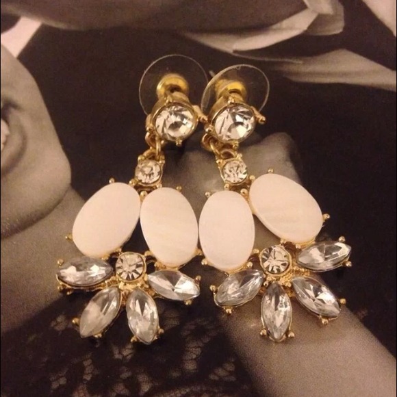 Jewelry - Beautiful Drop Earrings