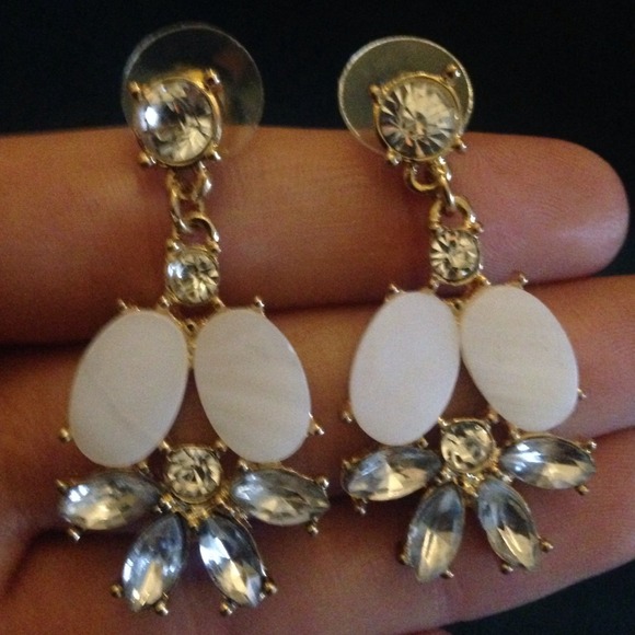 Beautiful Drop Earrings - Picture 3 of 3