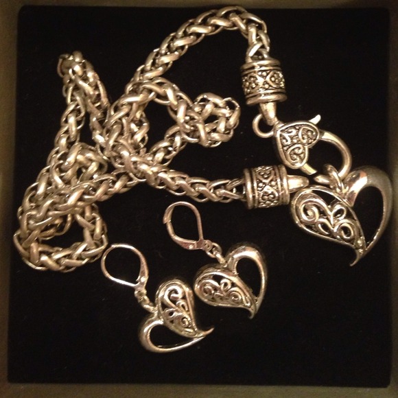 Silver necklace and earrings〽️HOLD〽️