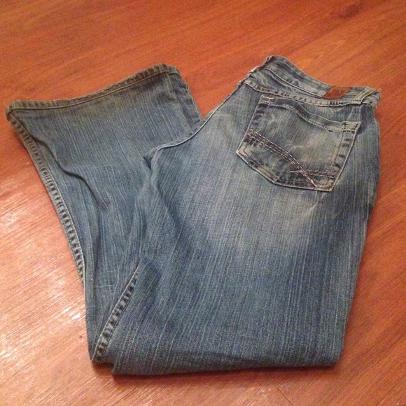 BKE light distressed jeans!