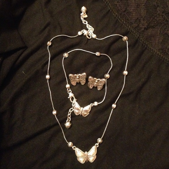 Silver earrings bracelet and necklace