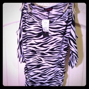 Zebra print 3/4 sleeve with open shoulders 💋