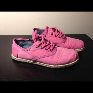 Pink TOMS cordones