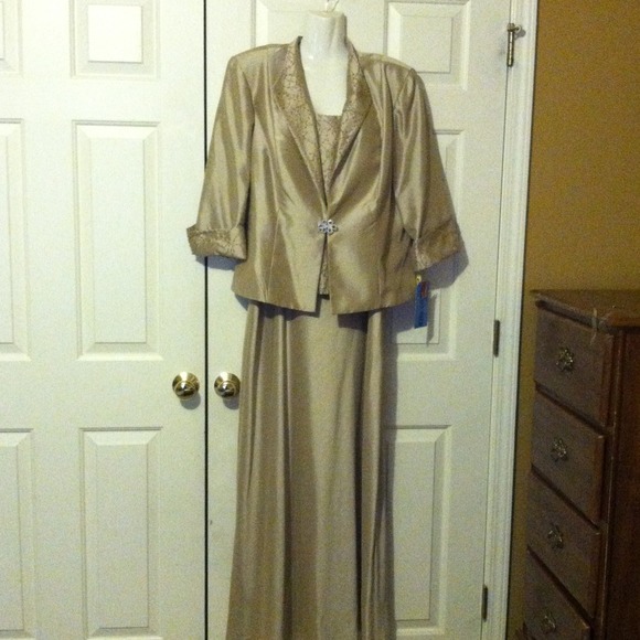 Formal Set (2) Piece JUST REDUCED