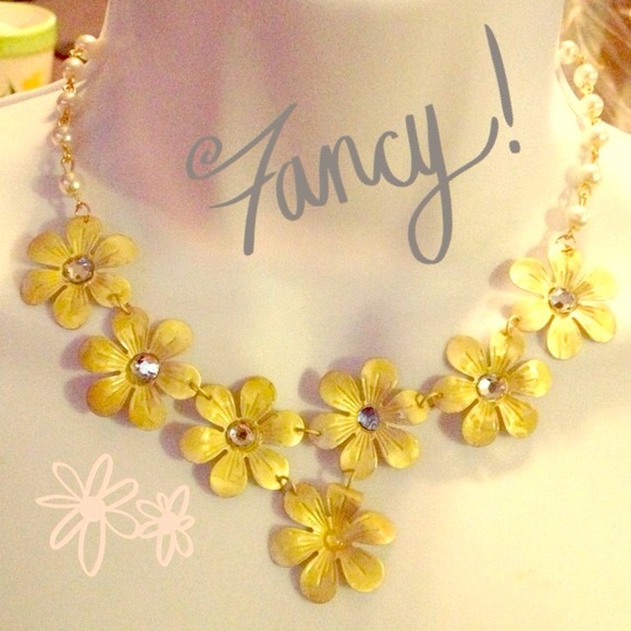 🌸Beautiful golden flower necklace!