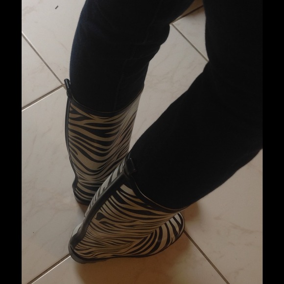 Zebra Rain boots size 8