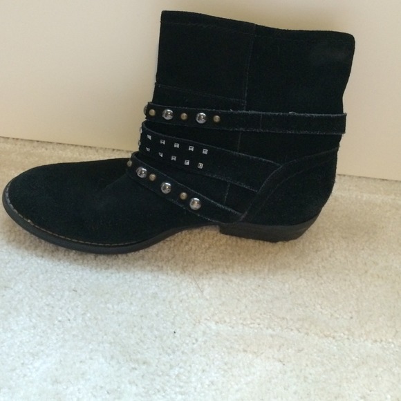 Gently used fashion boots!! - Picture 2 of 4