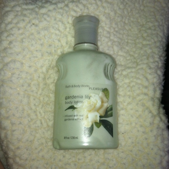 Bath and body works gardenia lily body lotion