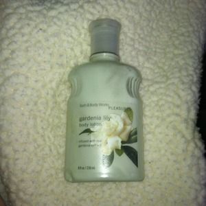 Bath and body works gardenia lily body lotion