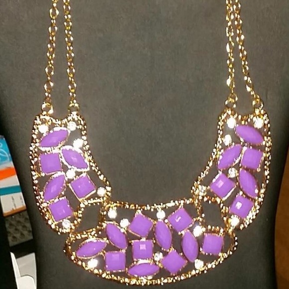 🌺Hollow carved sw crystal , refined necklace 😀