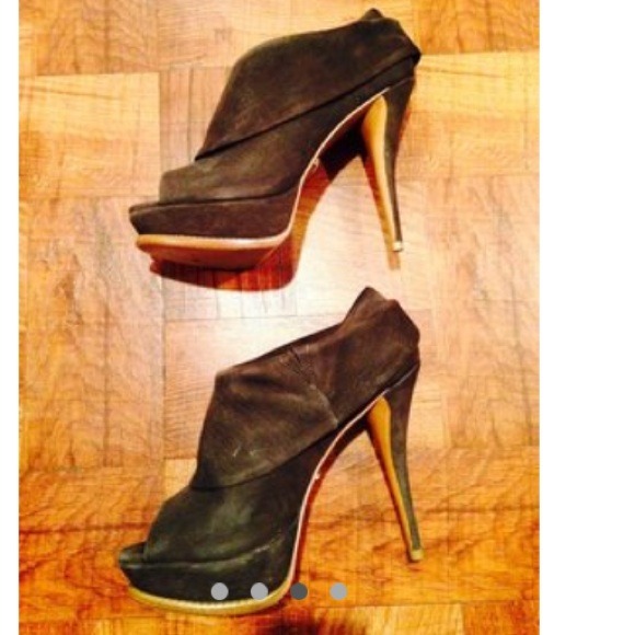 ✨SOLD✨Schutz platform booties size 7 - Picture 2 of 4