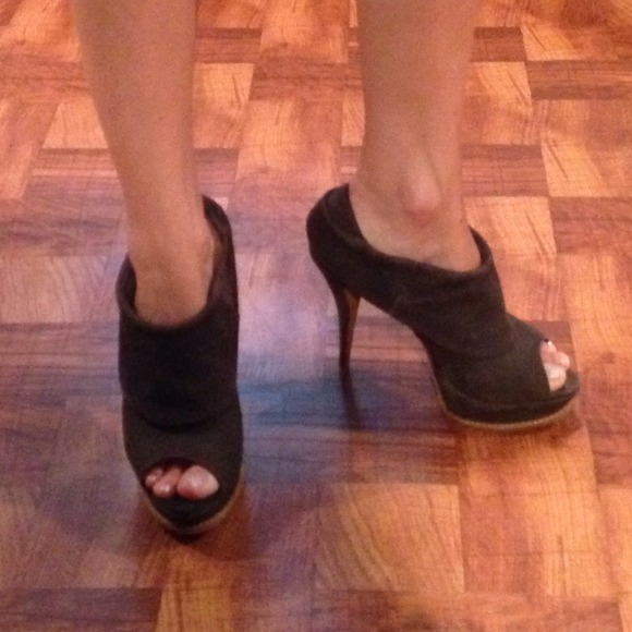 ✨SOLD✨Schutz platform booties size 7 - Picture 4 of 4