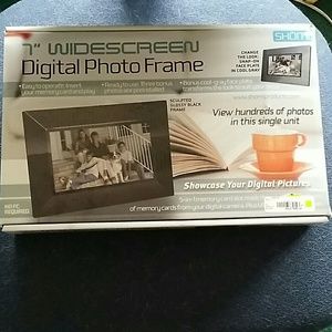 7" Digital Photo Frame (wide screen)