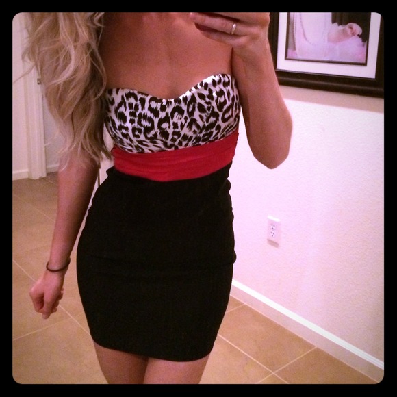 ❤️Zebra print black dress with red.❤️