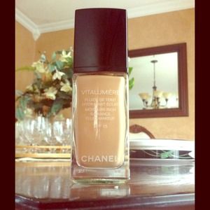 Chanel Vitalumière Foundation
