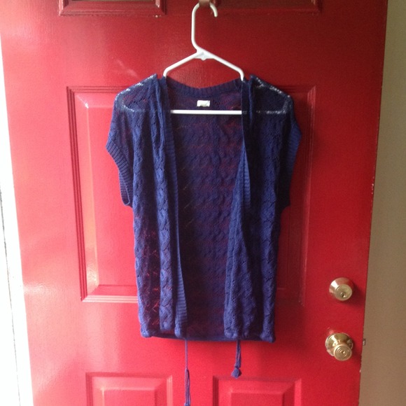 Cute short sleeve light weight Aerie sweater