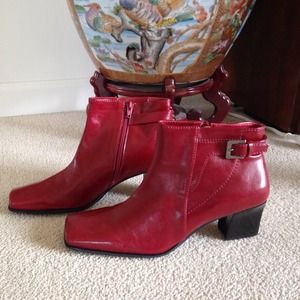 NEVER WORN burgundy red ankle boots