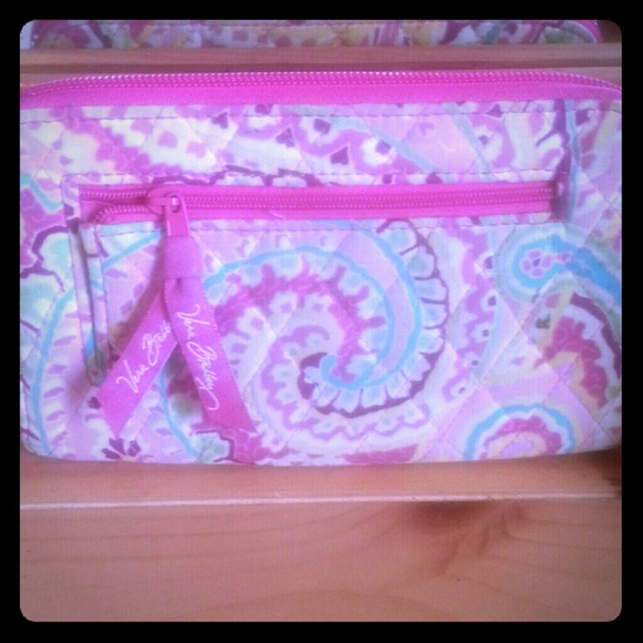 🚨🚨Vera Bradley Clutch Wallet🚨🚨 SOLD🚨🚨