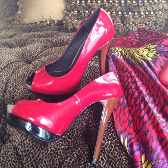 πHost PickπSky High Two Lips Stilettos - Picture 2 of 4