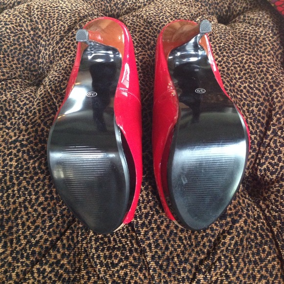 πHost PickπSky High Two Lips Stilettos - Picture 4 of 4