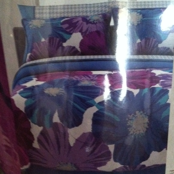 Brand new queen size bed in a bag.