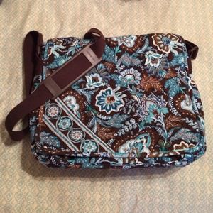 ✨✨Vera Bradley Messenger✨✨