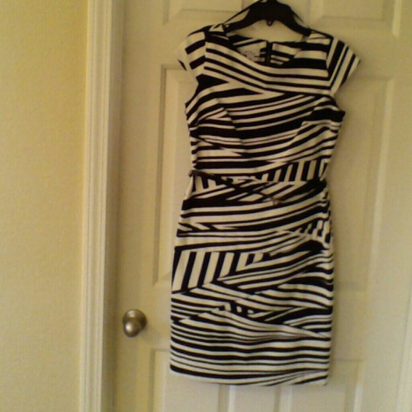 Alyx Limited Black and  Cream Dress - Picture 3 of 4